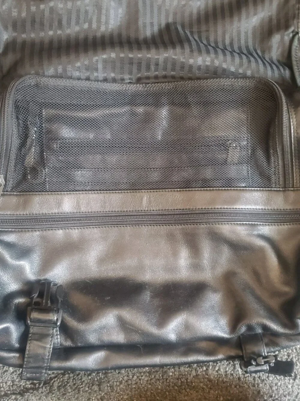 Tumi Men's Black Medium Messenger Bag Zip Closure Cross-Body Strap Business